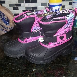 BNWT Girls Size 1 Snow Boots